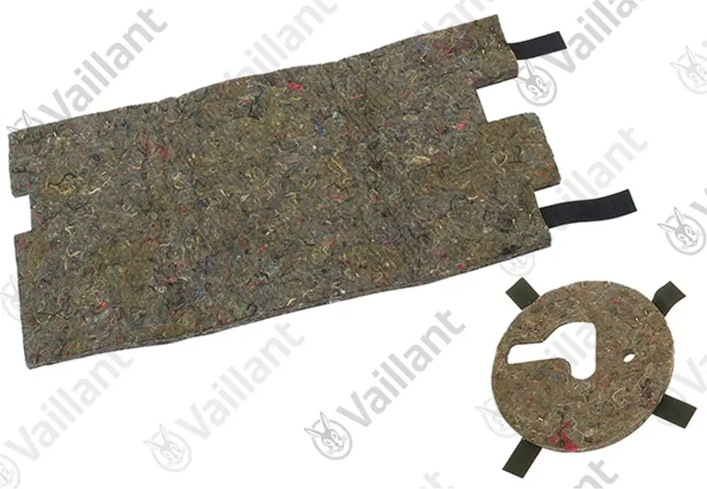 Vaillant-Isoliermaterial in Form einer Platte und einer runden Abdeckung, hergestellt aus einer Textil-ähnlichen Struktur, vermutlich zur Geräusch- und Wärmeisolierung.